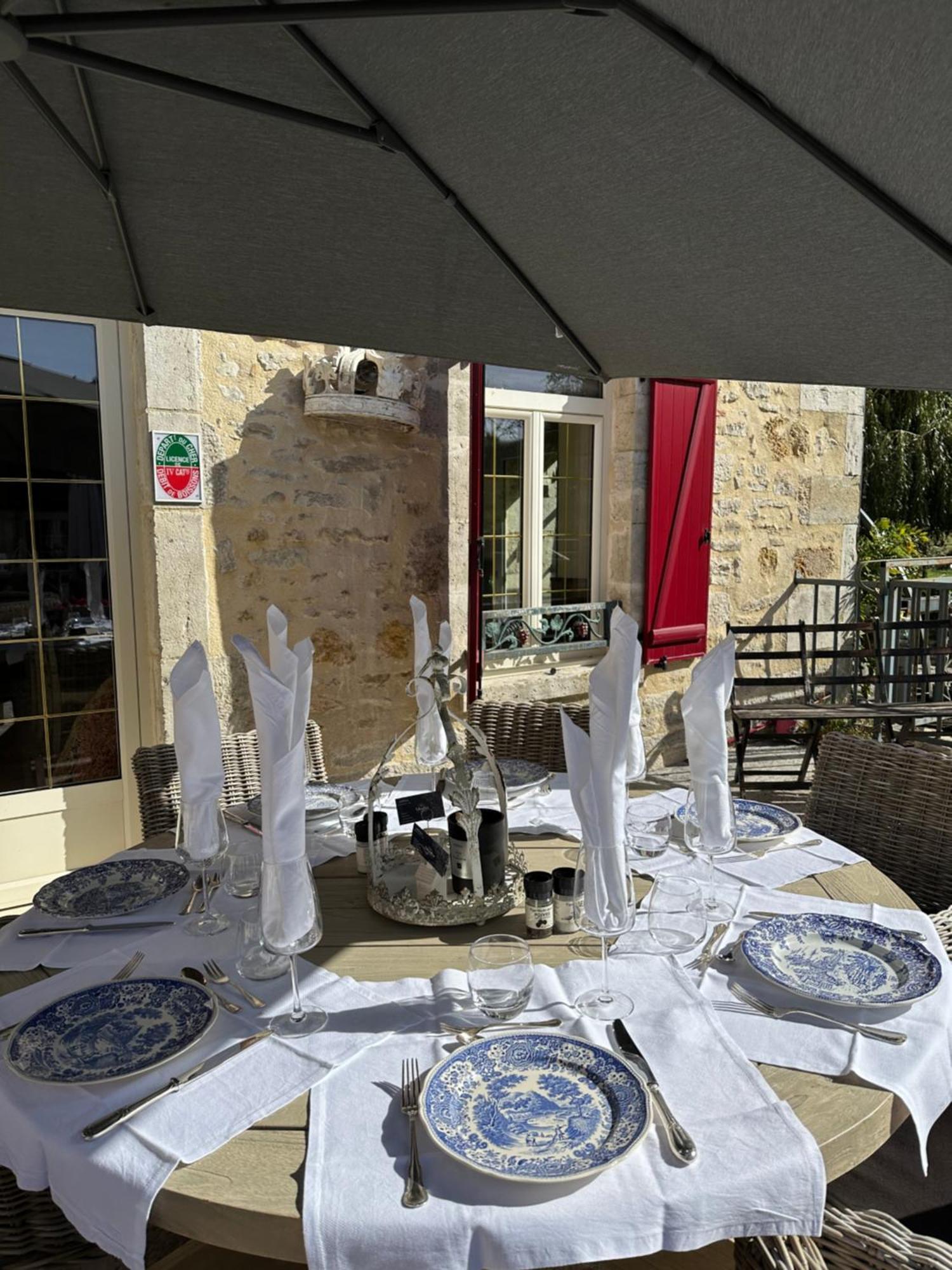 Отель Moulin Le Fleurie Charenton-du-Cher Экстерьер фото