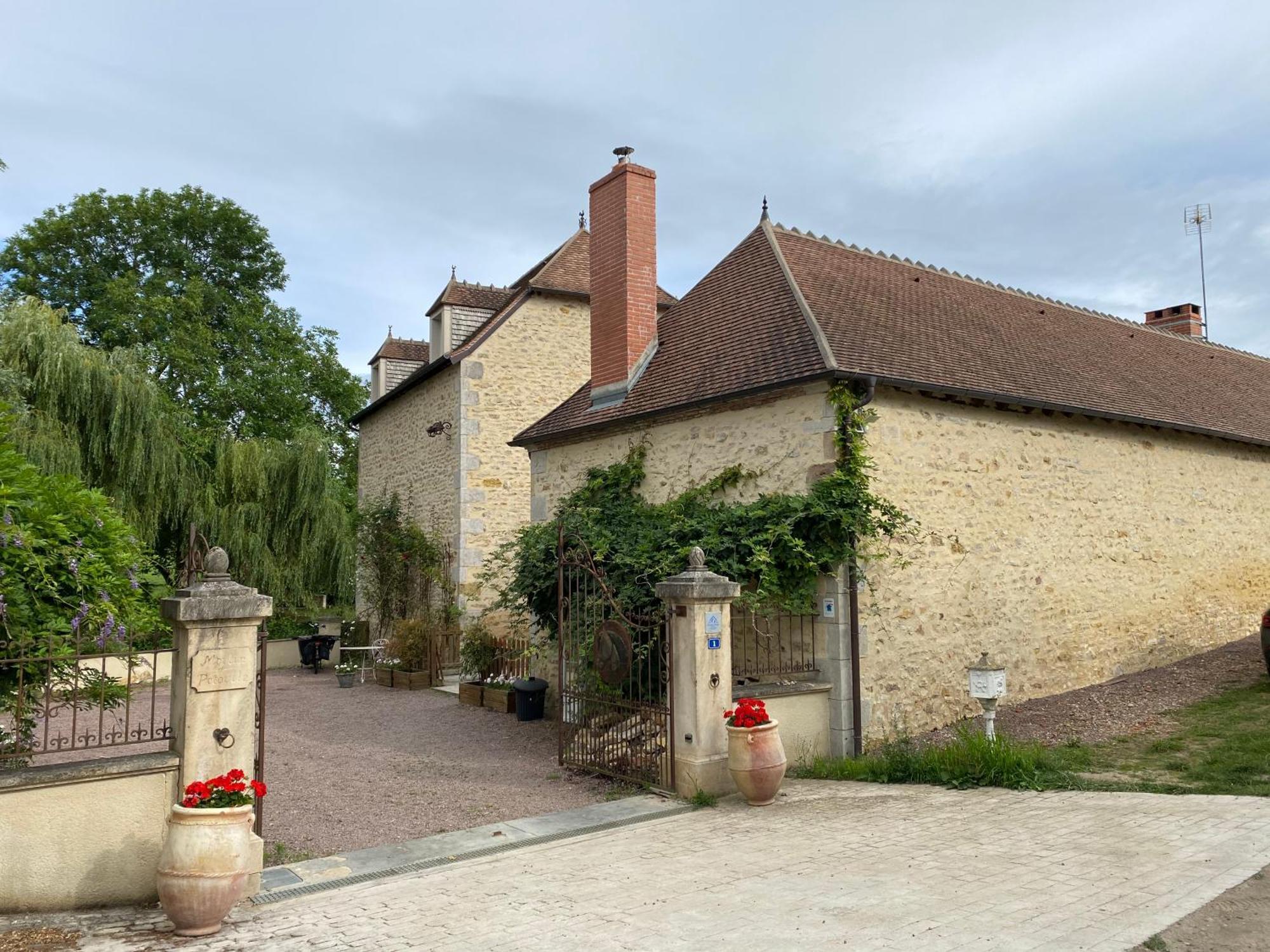 Отель Moulin Le Fleurie Charenton-du-Cher Экстерьер фото